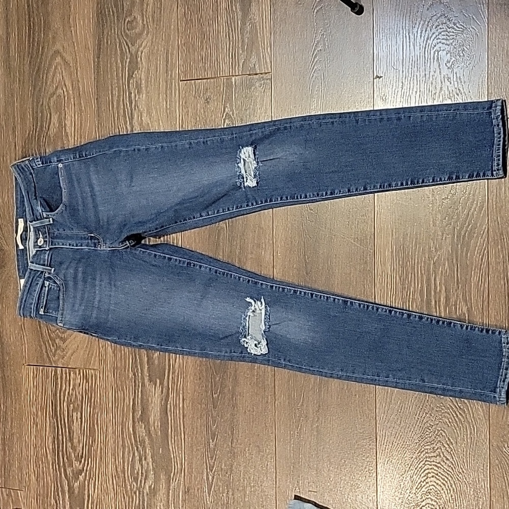 Levi's High-Rise Skinny Jeans in Dark Blue with Knee Distress